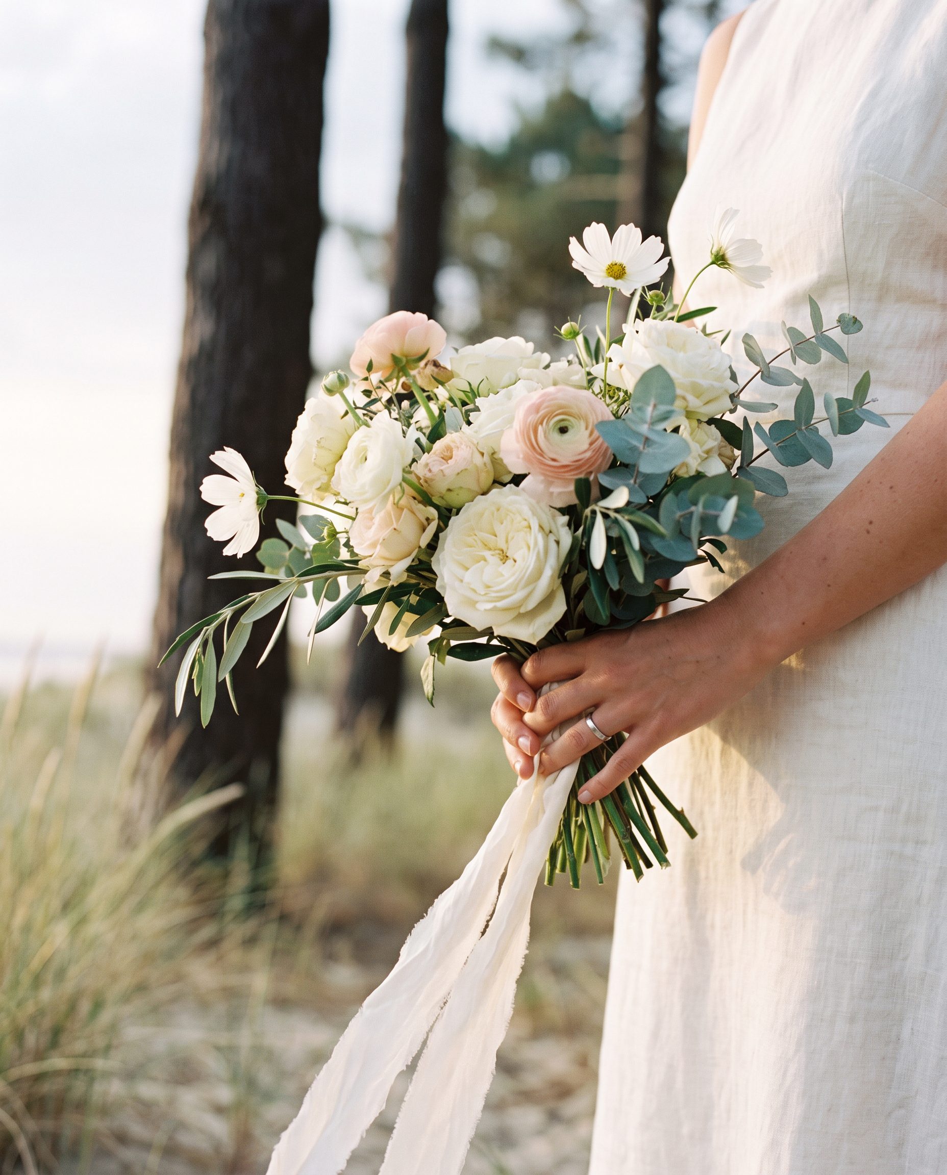 Bouquet de mariée champêtre, sous les pins